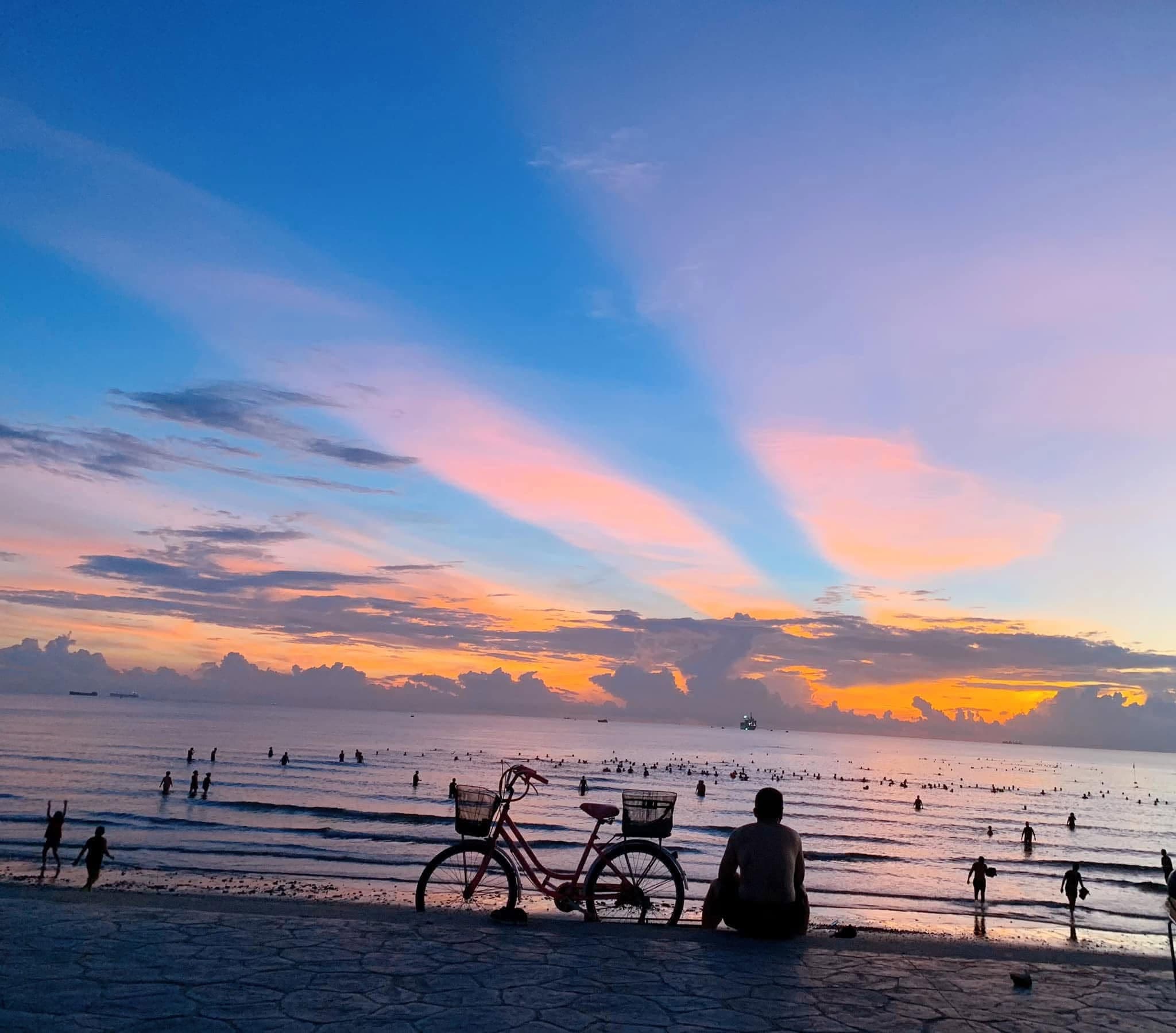 Bình minh ở biển Quỳnh