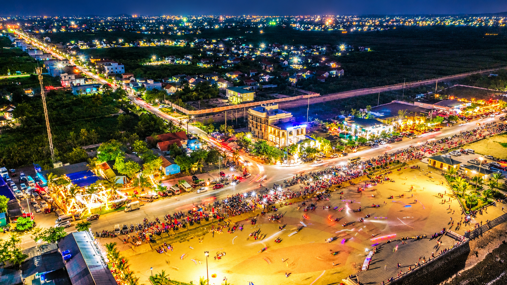 Quảng trường biển Quỳnh về đêm